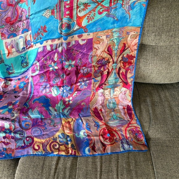 100% Silk Italian Scarf - Picture 3 of 5